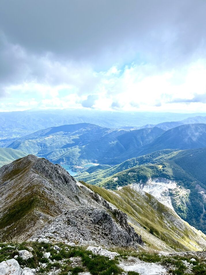 Apuánské Alpy pohled z Monte Tambura